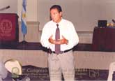 Cesar Grinstein exponiendo el tema "ConVersar"