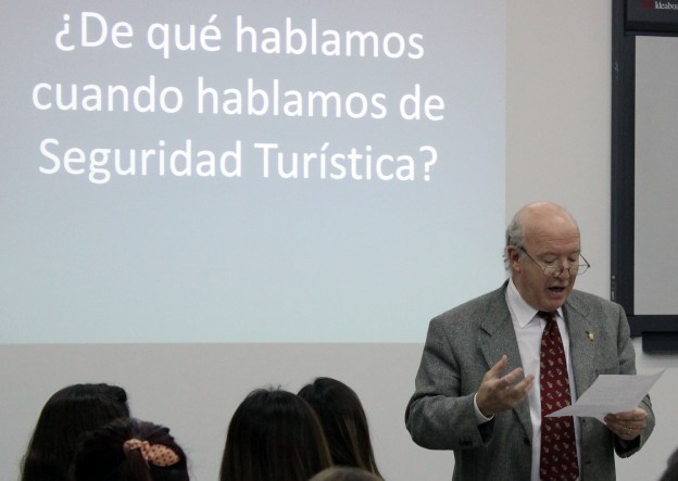 Simposio de seguridad y actividad turística