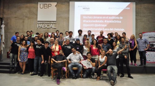 Foto Final. Todos los equipos que participaron del maratón de innovación en la UBP.