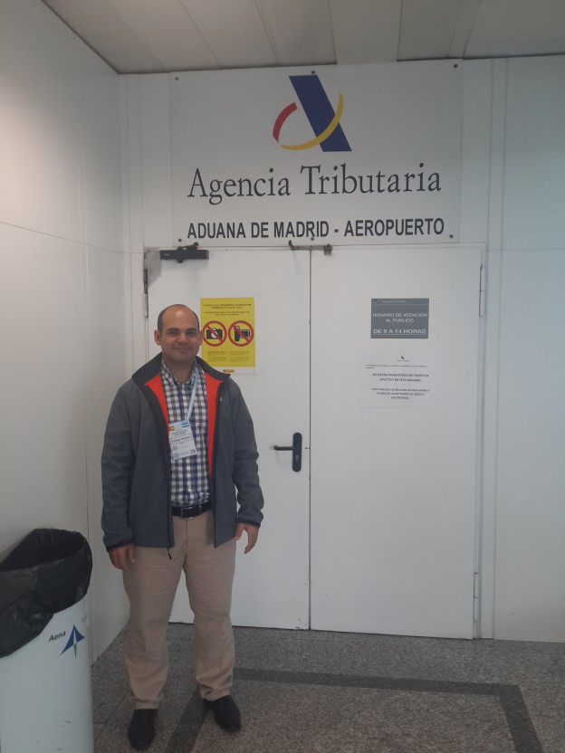 Trabaja en la AFIP y se capacita en Madrid
