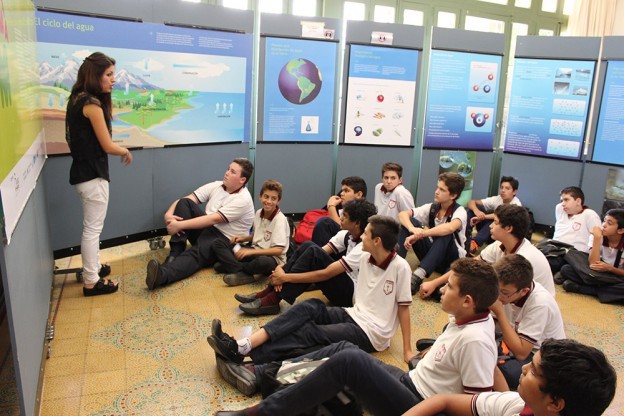 Colegios cordobeses visitan la Sala de Agua en la UBP