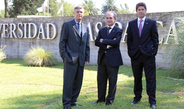 AUTORIDADES. Roberto Rossi, vicerrector de Asuntos Académicos de la UBP; José Alejandro Consigli, rector; y Marco Lorenzatti, director de la nueva Escuela de Negocios (de izquierda a derecha).