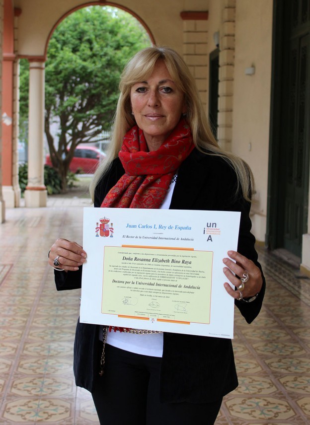 La docente Bino recibe el título de Doctora por universidades extranjeras