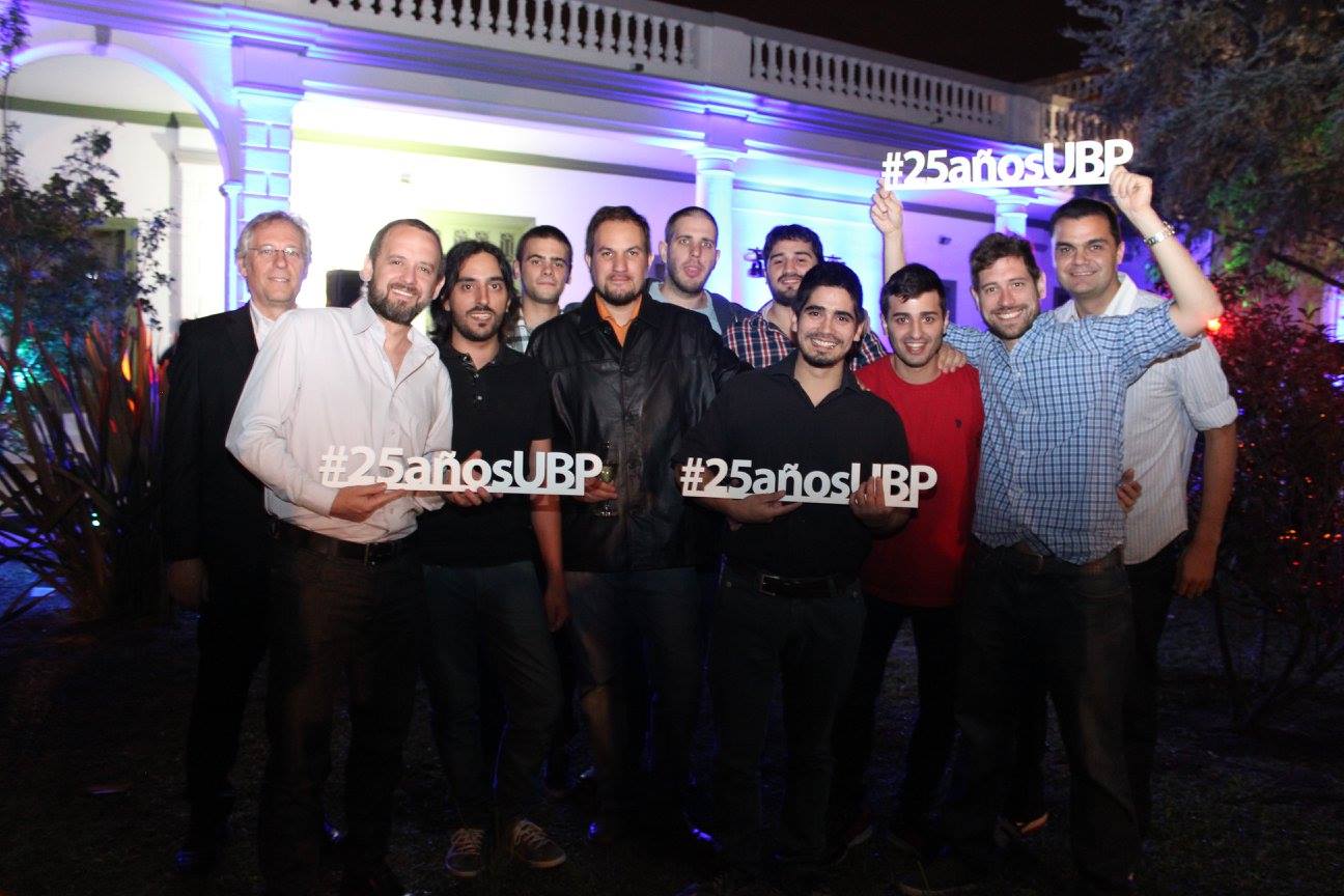 ¡Brindar por los 25 años de la UBP!