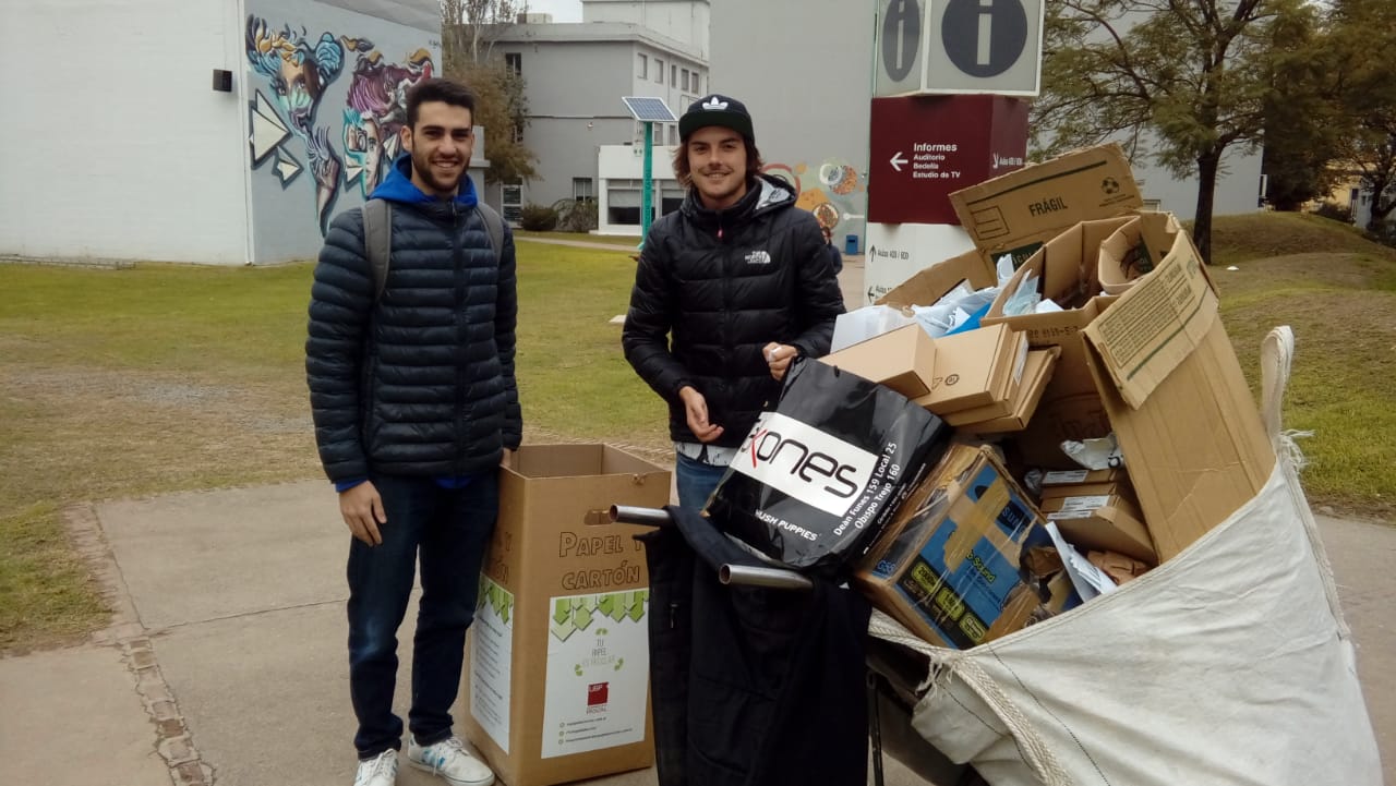 La UBP donó papel a beneficio del Banco de Alimentos