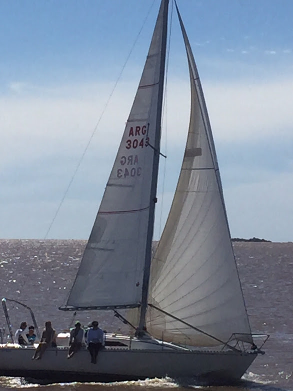 Alumna compite en vela a nivel internacional