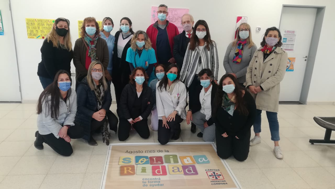 Mes de la solidaridad: un gesto de Caritas y el Foro de Rectores con profesionales de la salud
