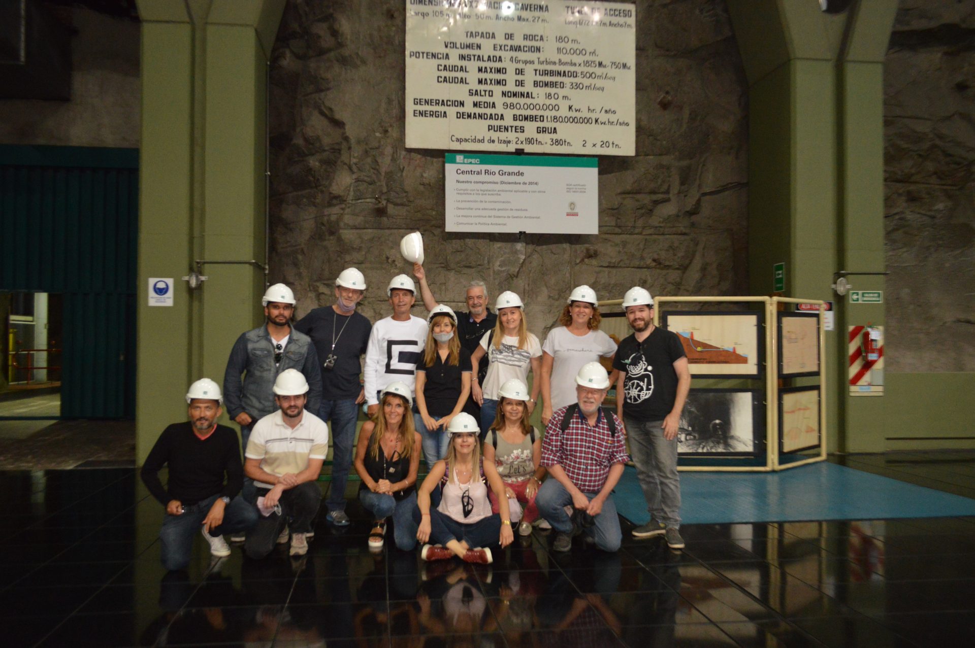 El equipo directivo de carreras de grado visitó el Complejo Hidroeléctrico Río Grande