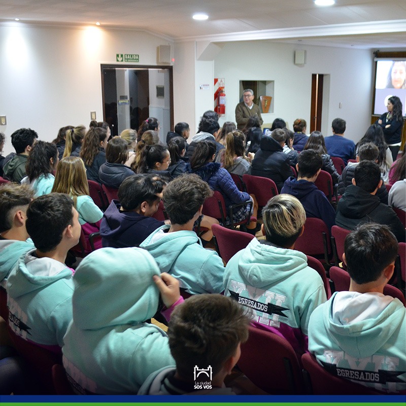 Extensión brindó una charla de orientación jurídica a estudiantes de secundario en Corral de Bustos