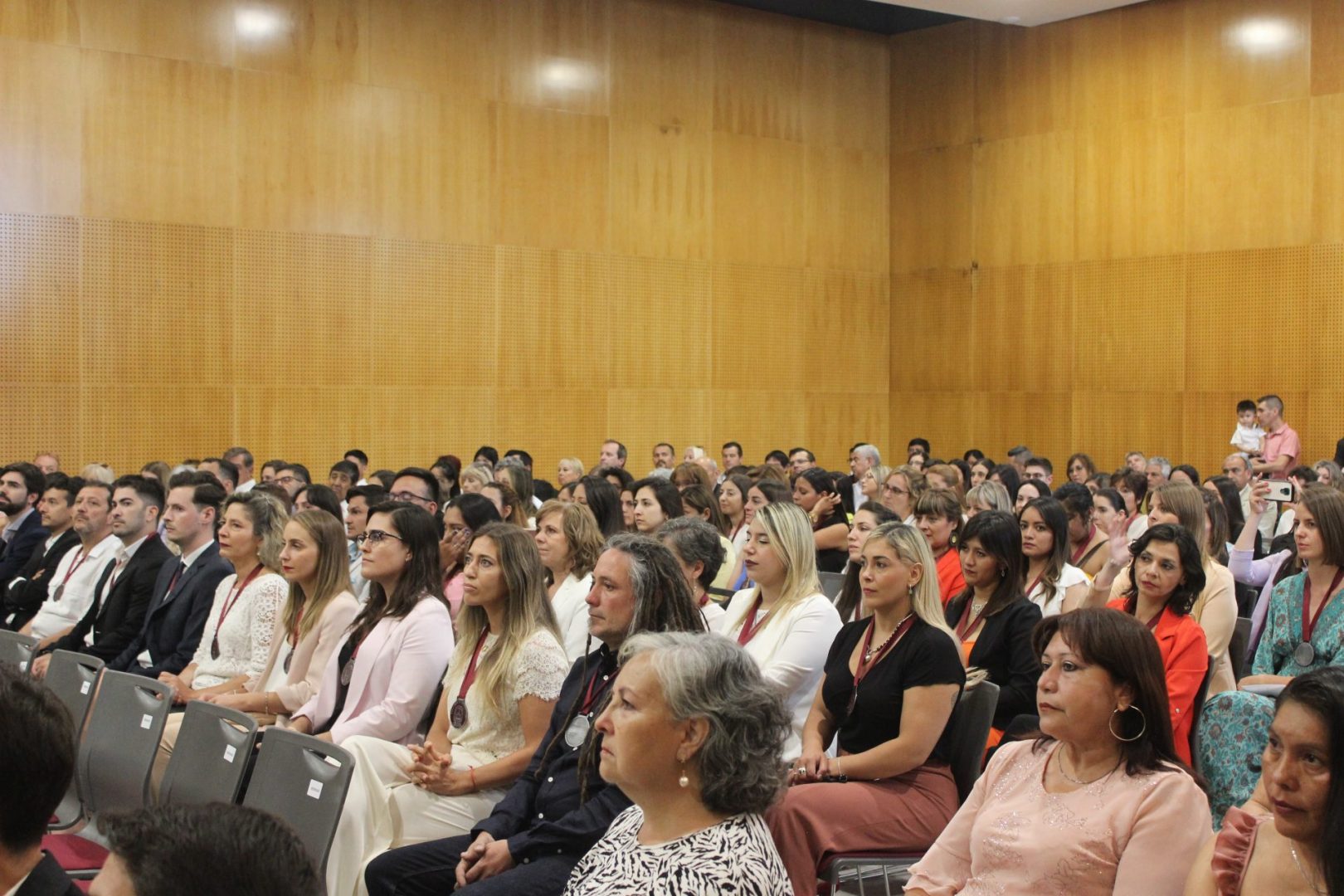 Más de 80 graduados/as recibieron sus diplomas de grado y posgrado