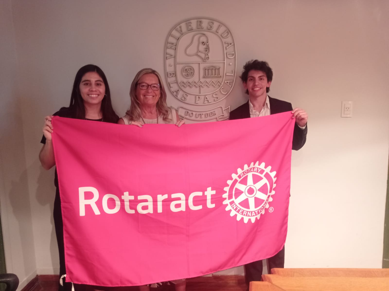 Apuntando al trabajo en red, la Universidad firmó un convenio de cooperación con Rotaract Acciona