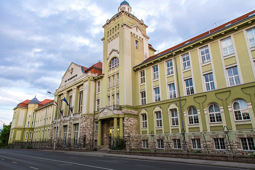 Apertura de becas para “Programa de verano” en University of Pécs de Hungría.