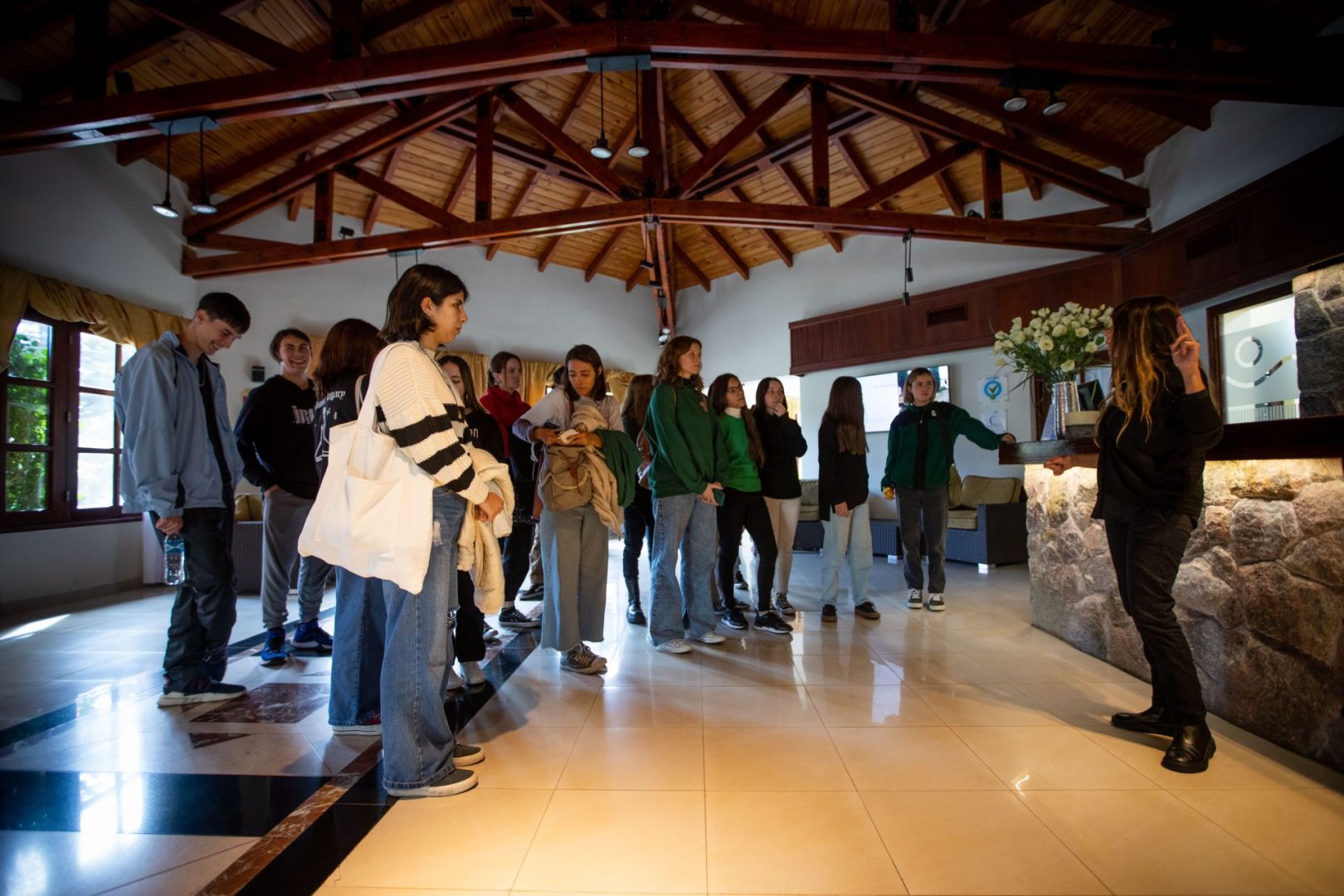Visita al Hotel Uthgra: estudiantes conocieron proyectos de desarrollo turístico sostenible