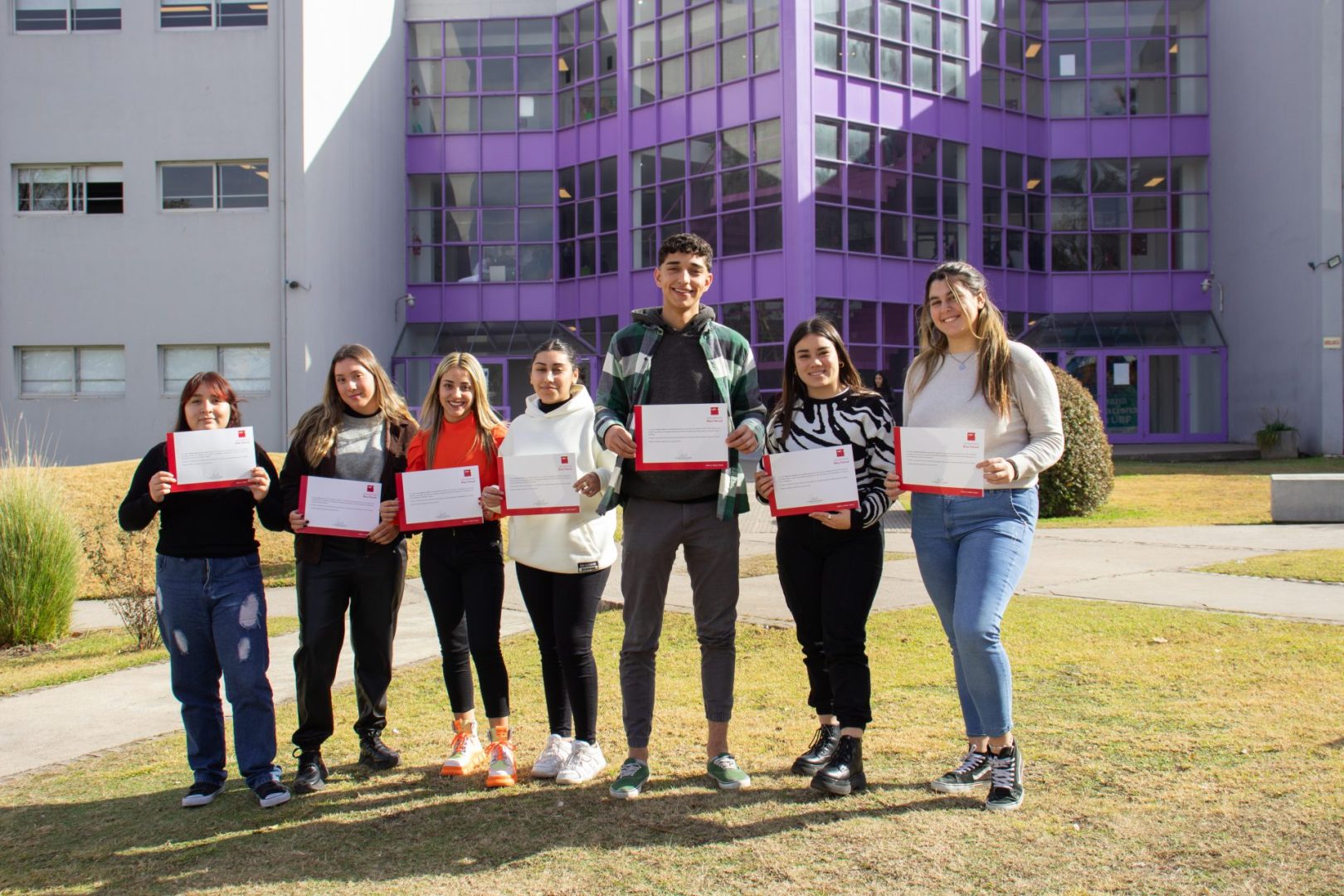 Pasantes de secundario se despidieron del Campus