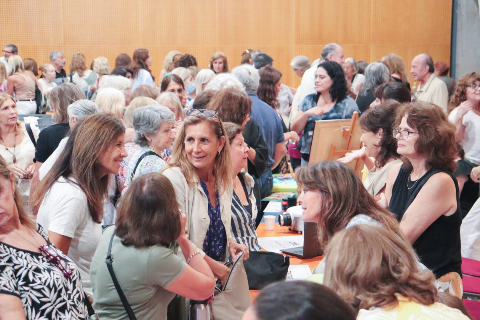 Más de 140 personas asistieron al evento de apertura de Aulauniversitaria en la Universidad Blas Pascal