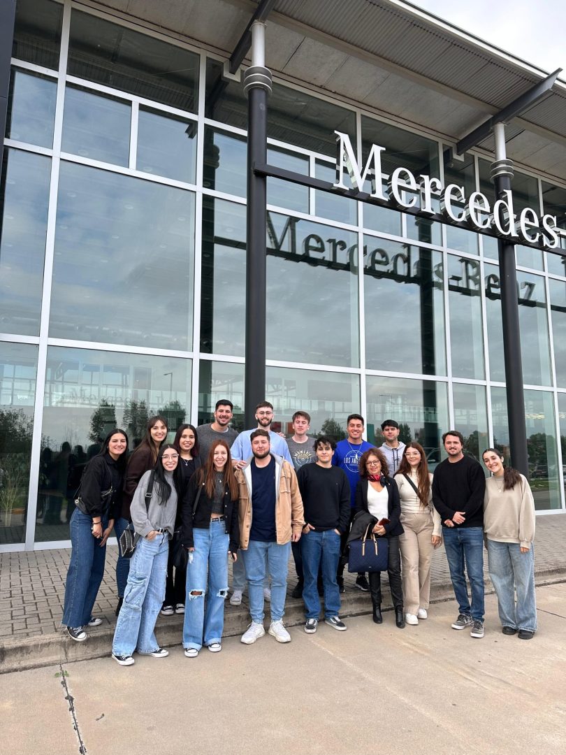 Estudiantes de Administración y Marketing visitaron Colcar